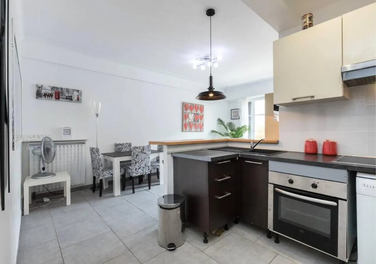 Beautiful & Spacious 2 Bed Apt Near Nice Center