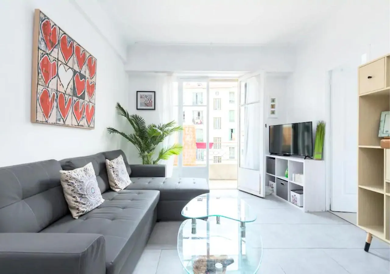 Beautiful & Spacious 2 Bed Apt Near Nice Center Apartment