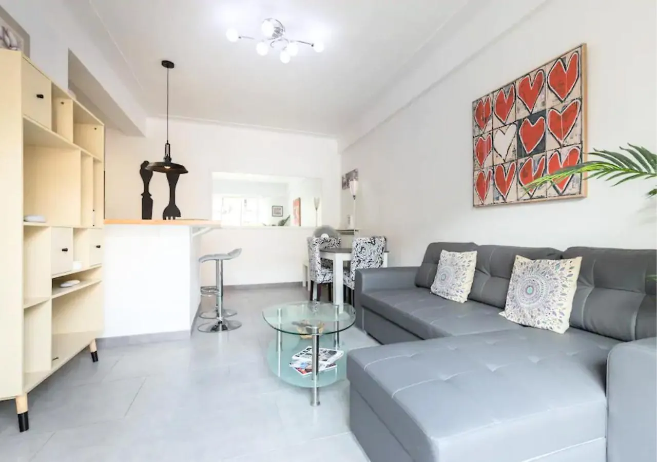 Apartment Beautiful & Spacious 2 Bed Apt Near Nice Center