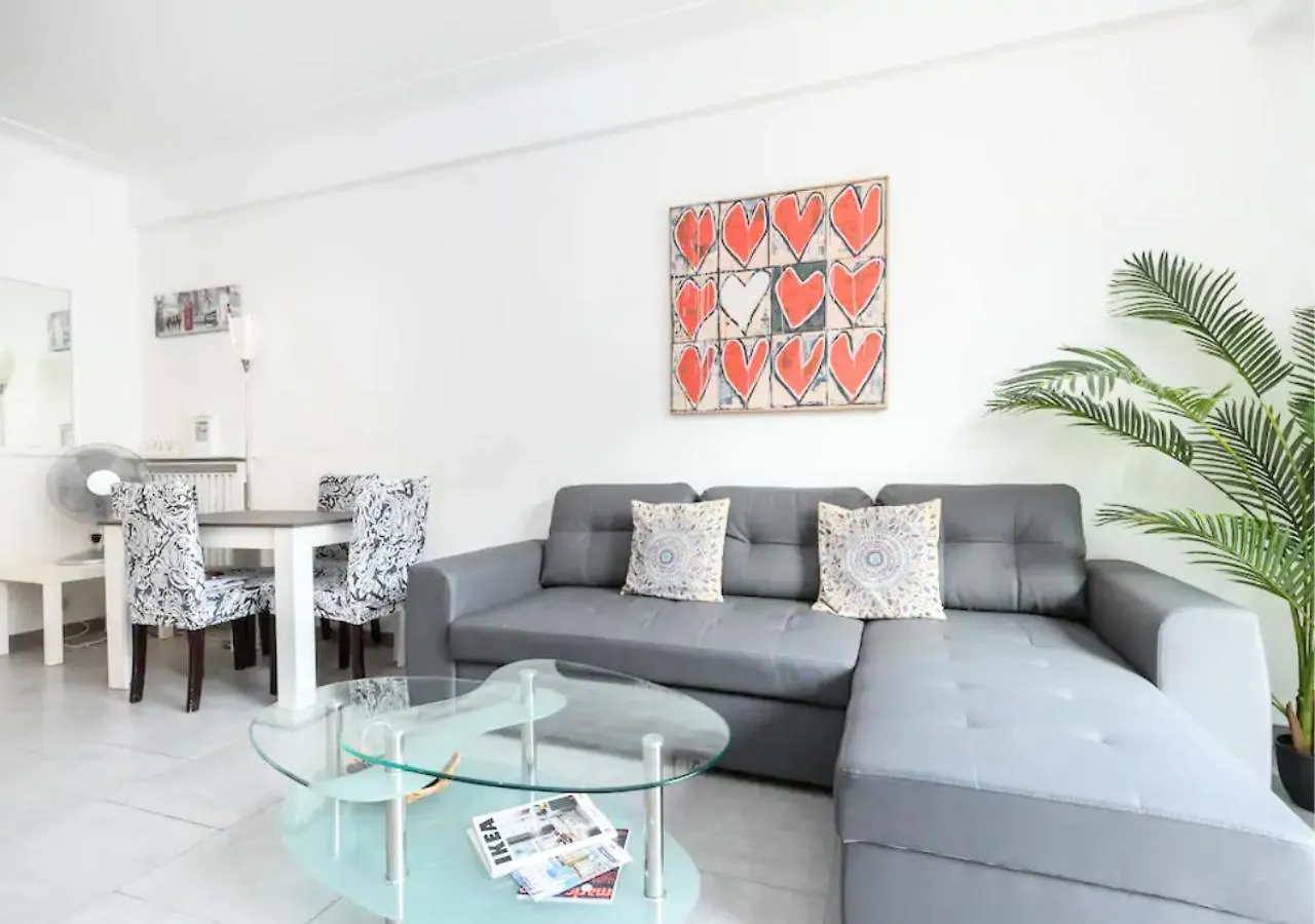 Beautiful & Spacious 2 Bed Apt Near Nice Center Apartment