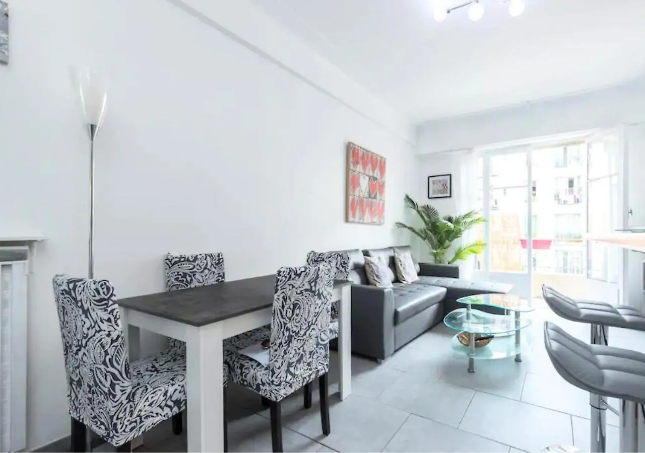 Beautiful & Spacious 2 Bed Apt Near Nice Center 0*,